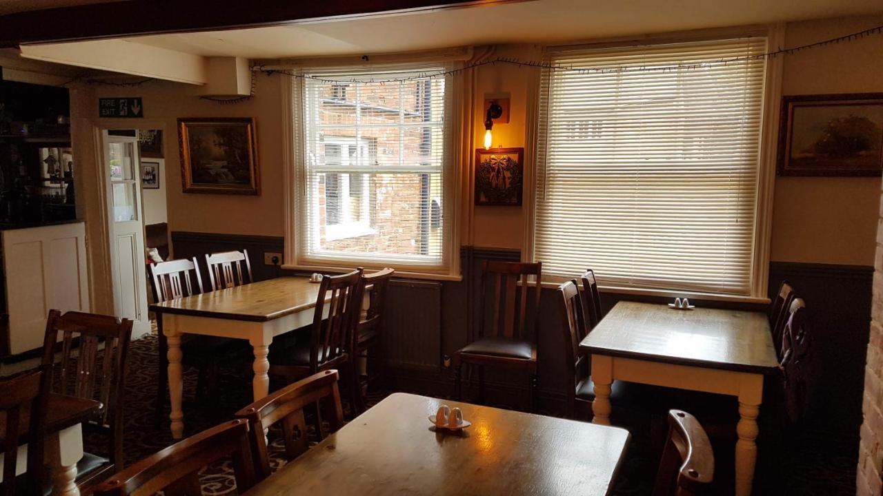 ホテル The Antelope At Upavon エクステリア 写真