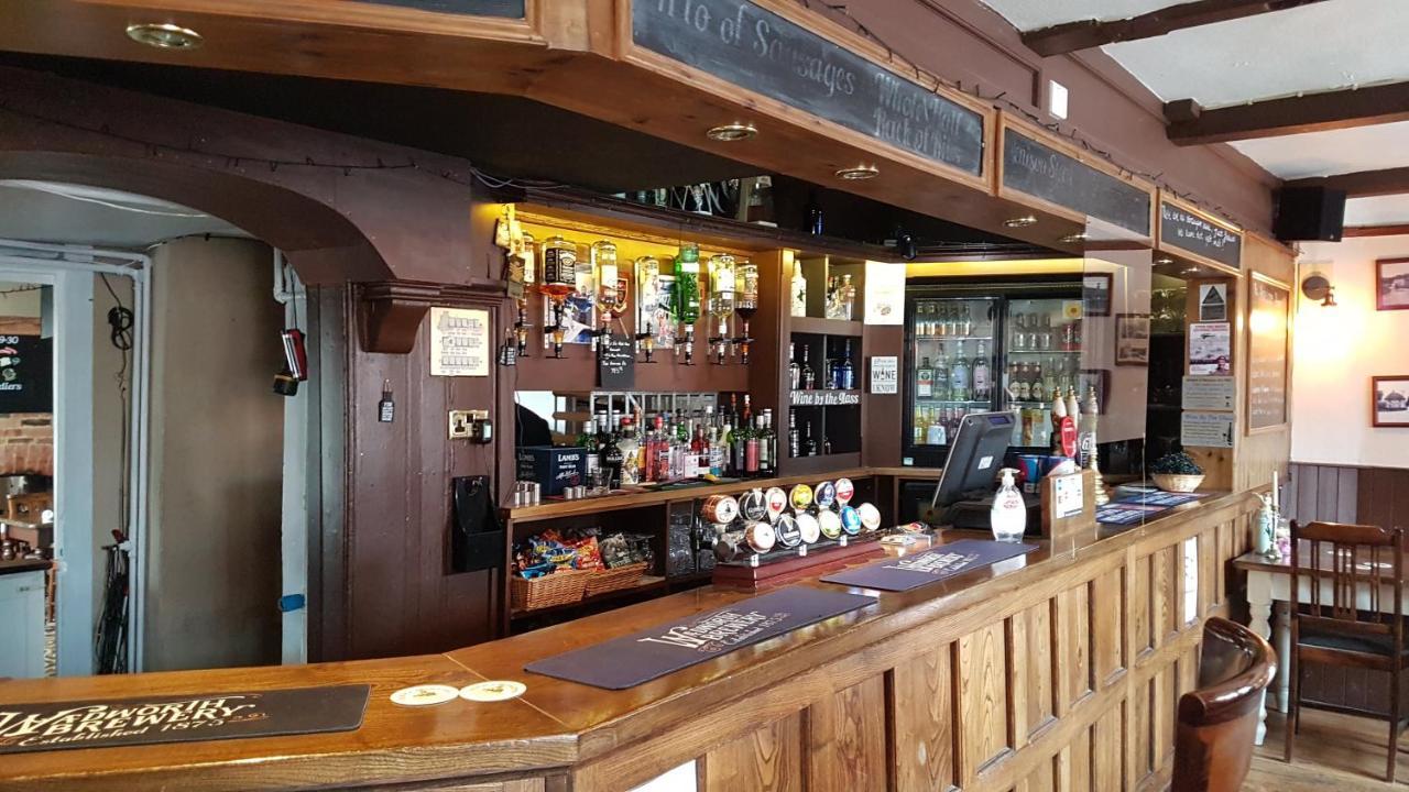 ホテル The Antelope At Upavon エクステリア 写真