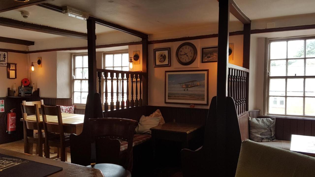 ホテル The Antelope At Upavon エクステリア 写真