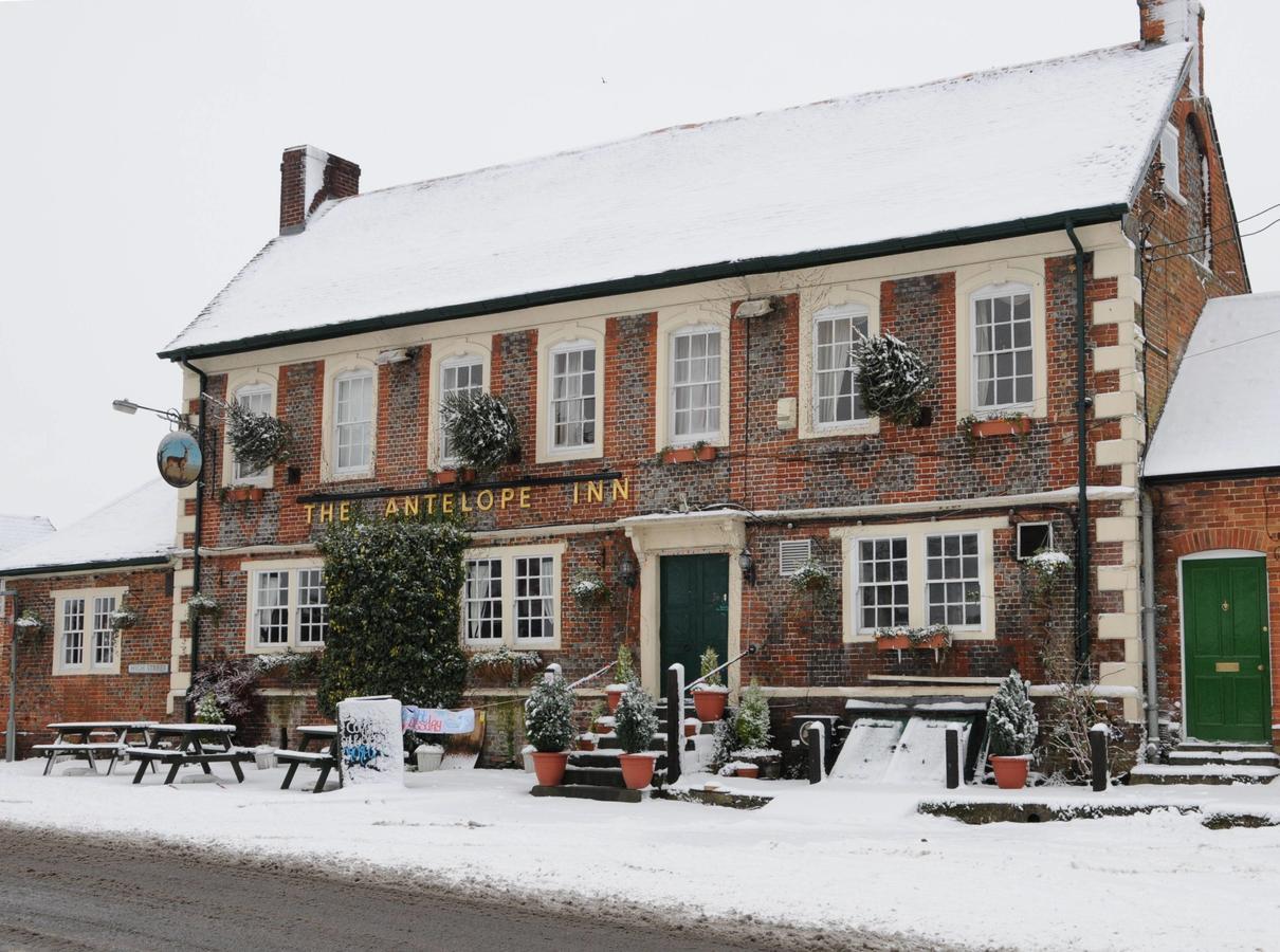 ホテル The Antelope At Upavon エクステリア 写真