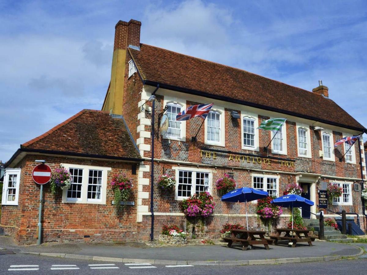 ホテル The Antelope At Upavon エクステリア 写真